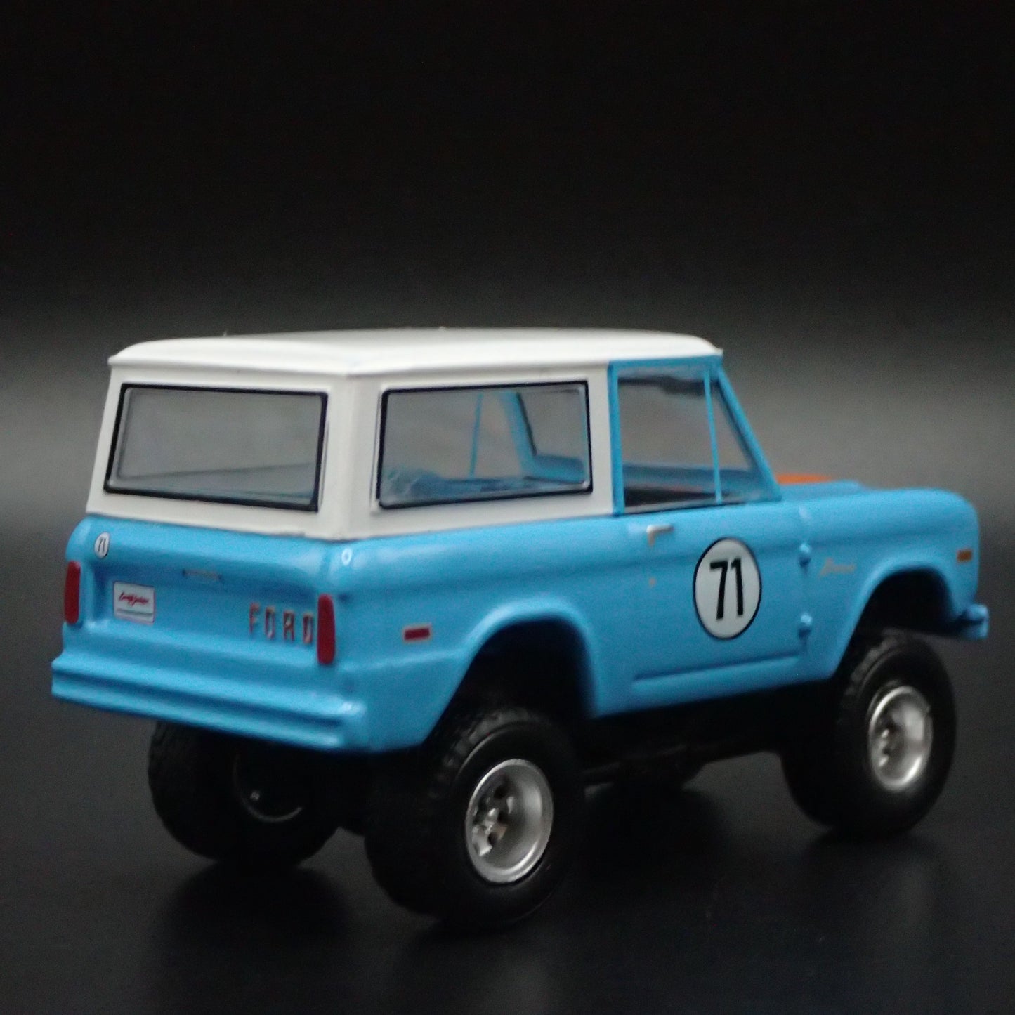 1971 71 FORD BRONCO 4X4 OFFROAD 1:64 SCALE COLLECTIBLE DIORAMA DIECAST MODEL CAR