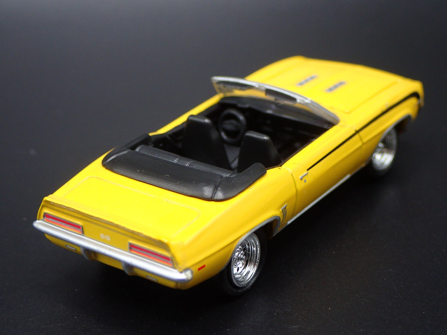 1969 69 CHEVY CHEVROLET CAMARO RS/SS CONVERTIBLE 1/64 SCALE DIECAST MODEL CAR