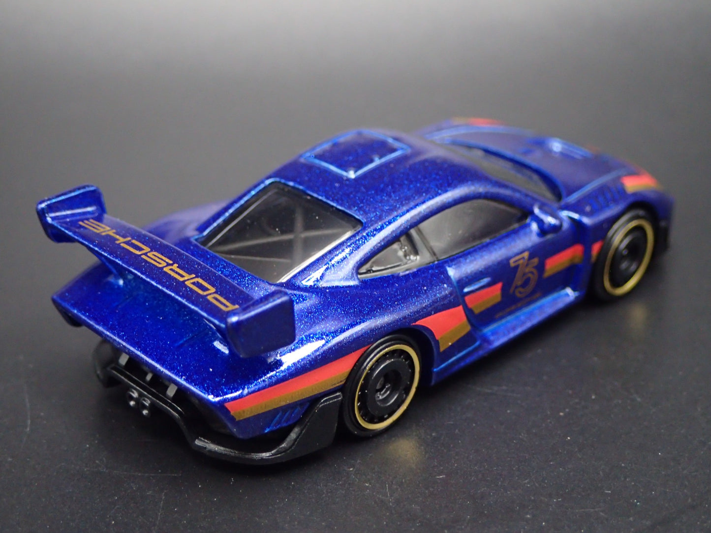 1976-1981 PORSCHE 935 RACING 1:64 SCALE COLLECTIBLE DIORAMA DIECAST MODEL CAR