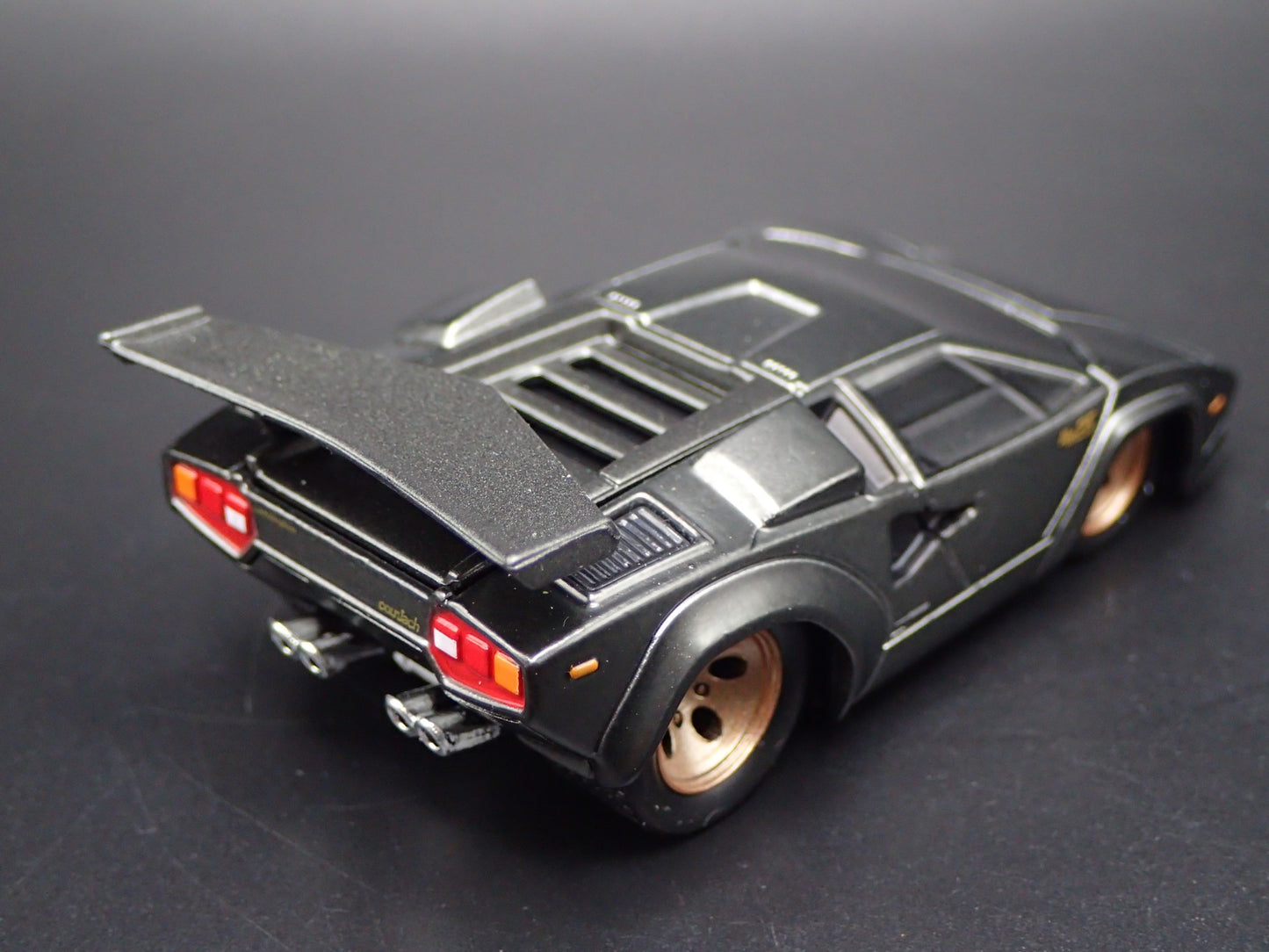 1974-1990 LAMBORGHINI COUNTACH SUPER CAR 1:64 SCALE DIORAMA DIECAST MODEL CAR