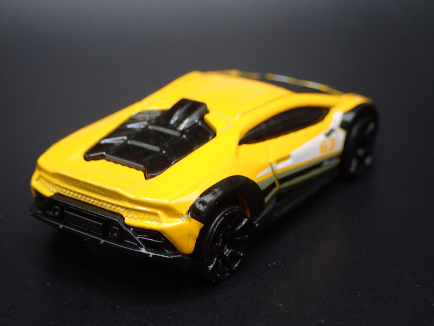 2023-2024 LAMBORGHINI HURACAN STERRATO SUPER CAR 1:64 SCALE DIECAST MODEL CAR