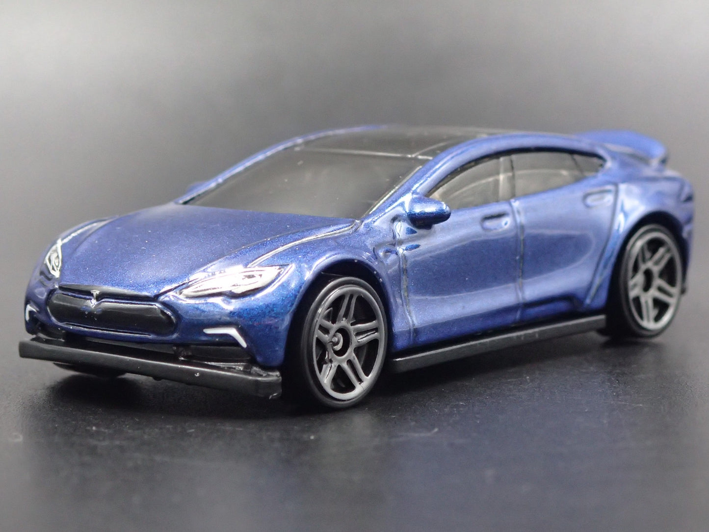 2012-2016 TESLA MODEL S BLUE 1/64 SCALE COLLECTIBLE DIORAMA DIECAST MODEL CAR