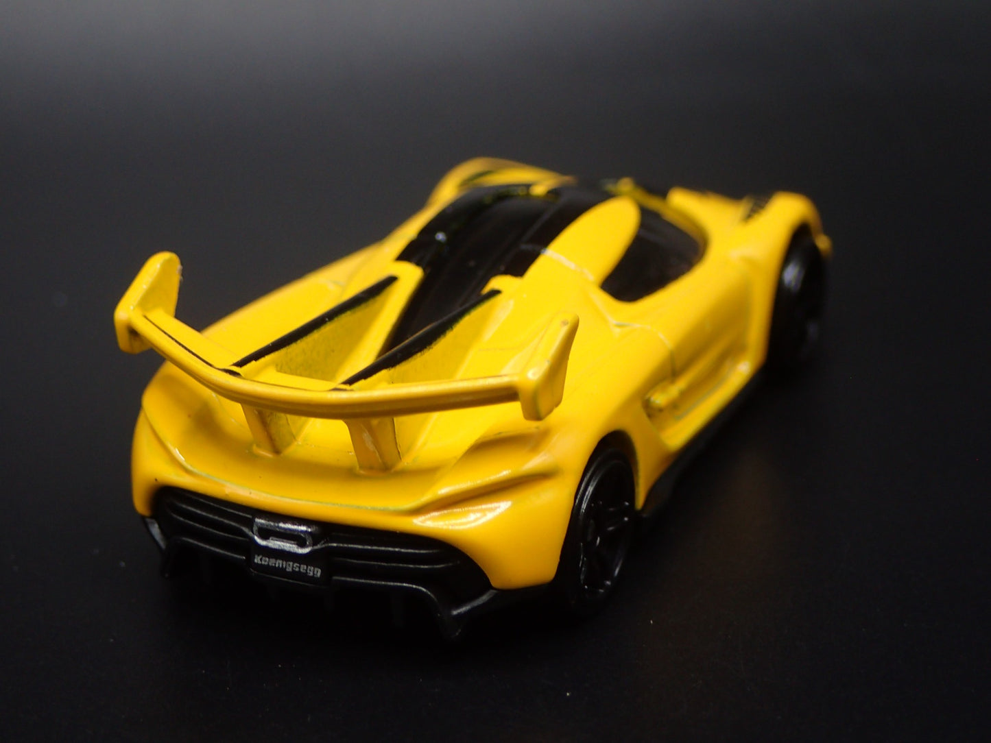 2021-2025 KOENIGSEGG JESKO SUPER CAR YELLOW 1:64 SCALE DIORAMA DIECAST MODEL CAR