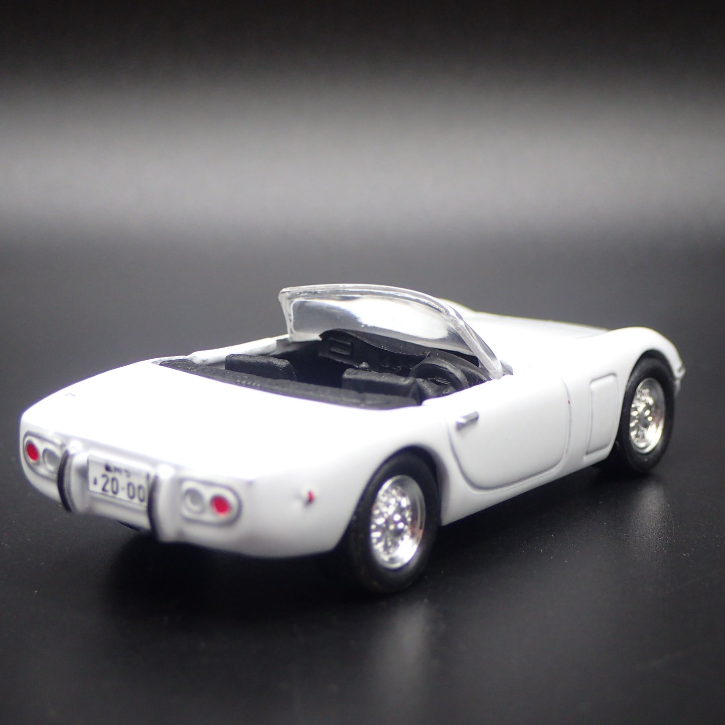 1967-1970 TOYOTA 2000GT ROADSTER JAMES BOND 007 1:64 SCALE DIECAST MODEL CAR