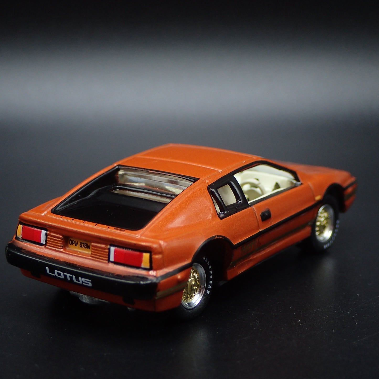 1988-1994 LOTUS ESPRIT S3 JAMES BOND 007 1:64 SCALE DIORAMA DIECAST MODEL CAR