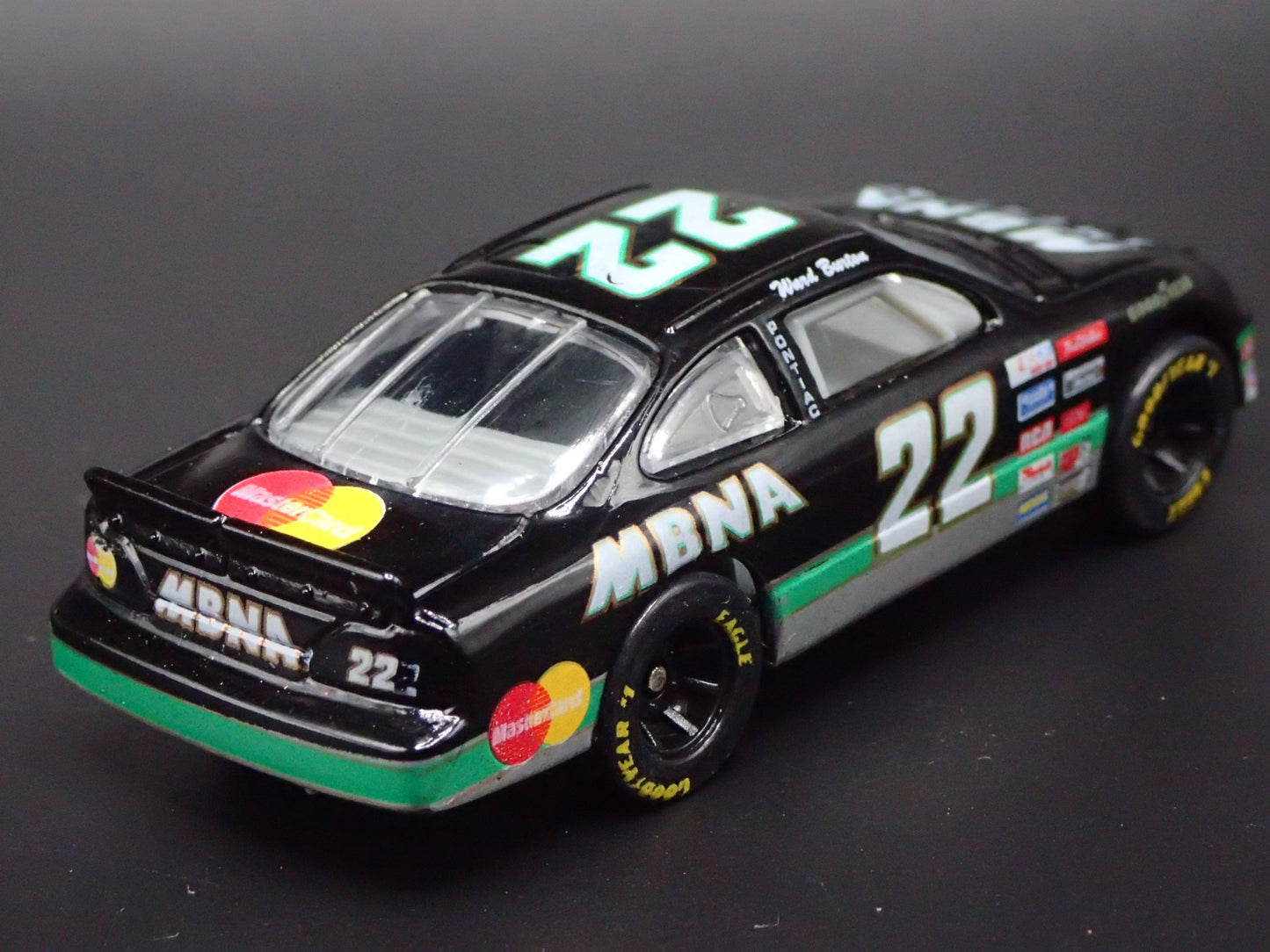 1996 96 PONTIAC GRAND PRIX 22 WARD BURTON MBNA NASCAR 1:64 DIECAST MODEL CAR