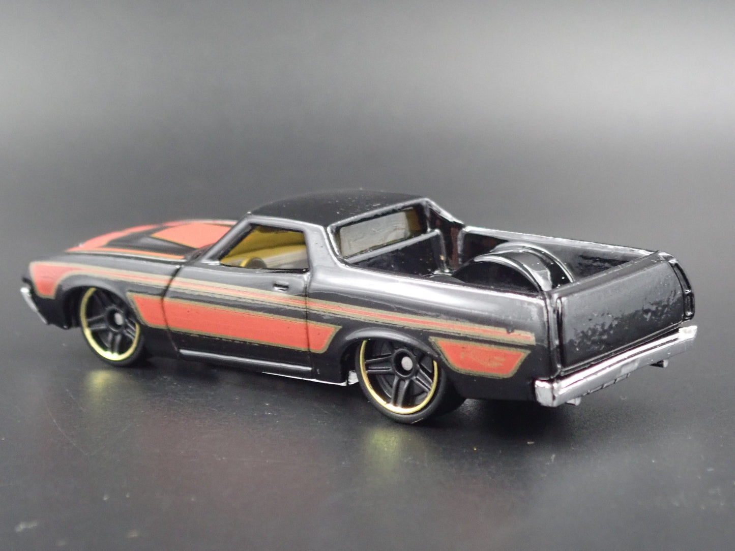 1972 72 FORD RANCHERO PICKUP TRUCK BLACK 1:64 SCALE DIORAMA DIECAST MODEL CAR
