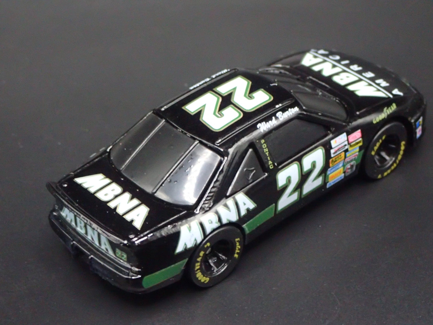 1996 96 PONTIAC GRAND PRIX 22 WARD BURTON MBNA NASCAR 1:64 DIECAST MODEL CAR