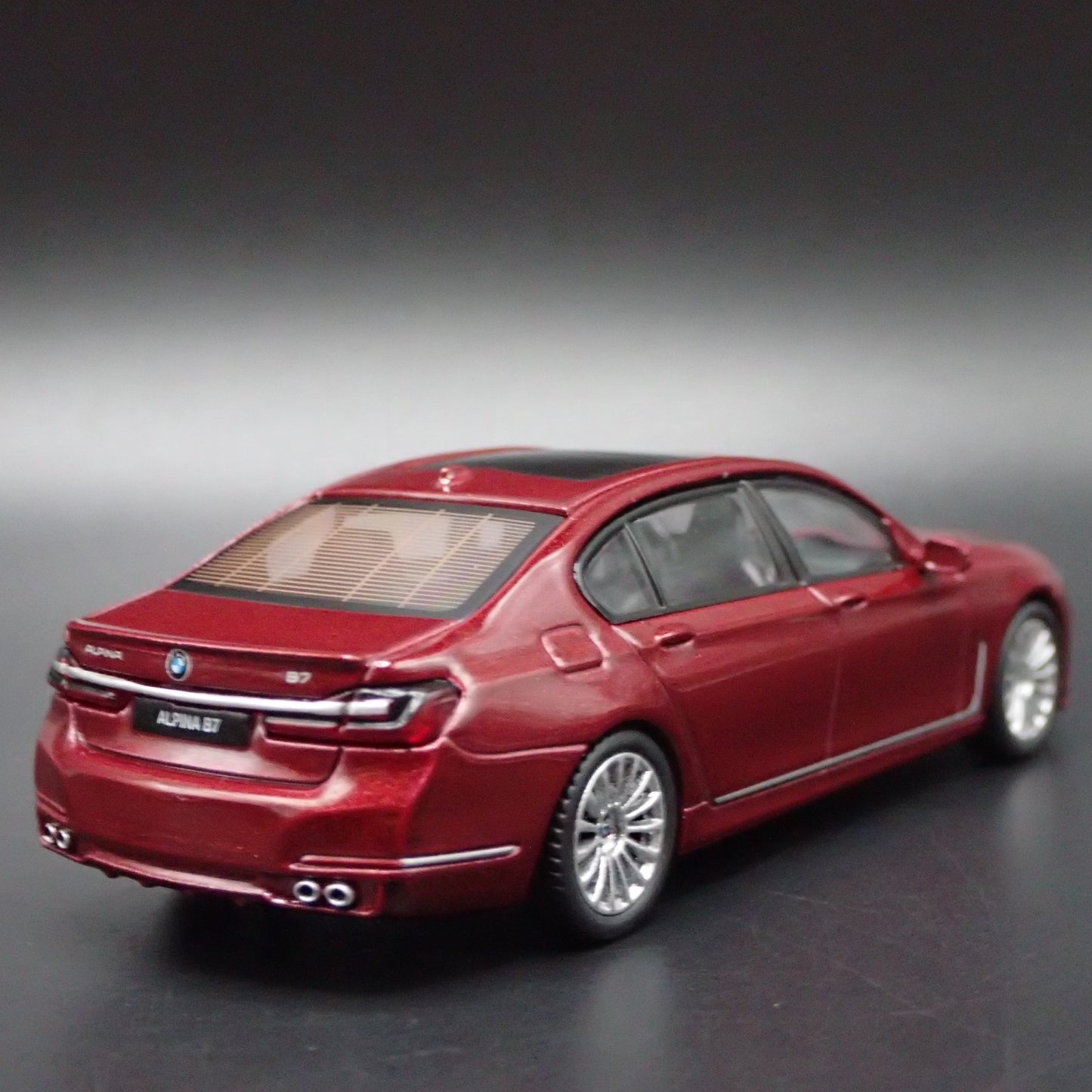 2019-2022 BMW ALPINA B7 xDRIVE 1:64 SCALE COLLECTIBLE DIORAMA DIECAST MODEL CAR