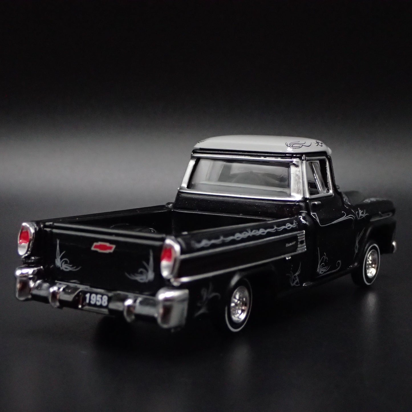 1958 58 CHEVY CHEVROLET CAMEO PICKUP TRUCK 1:64 SCALE DIORAMA DIECAST MODEL CAR