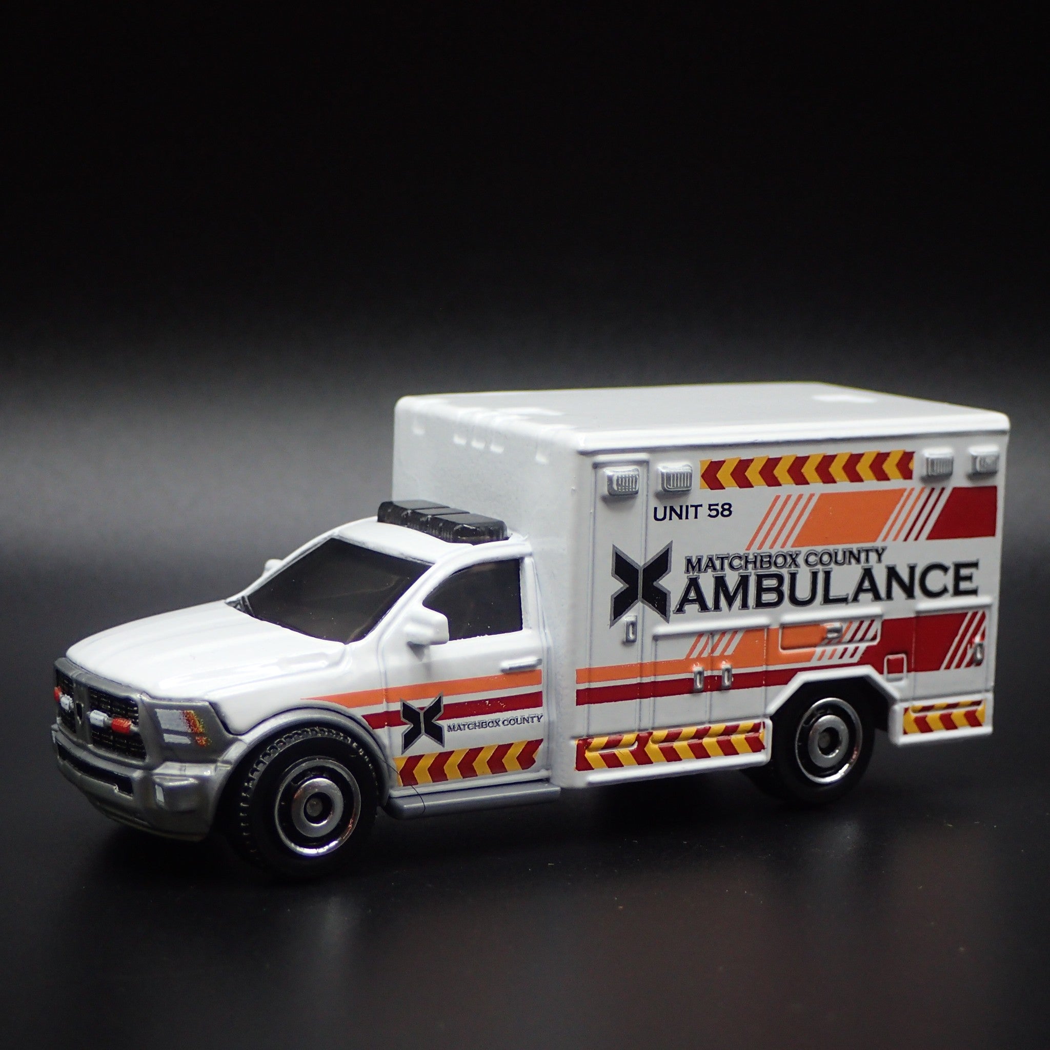 2016 16 RAM AMBULANCE MATCHBOX COUNTY 1 64 MB SCALE DIORAMA DIECAST MO 2016-16-ram-ambulance-matchbox-county-1-64-mb-scale-diorama-diecast-mo