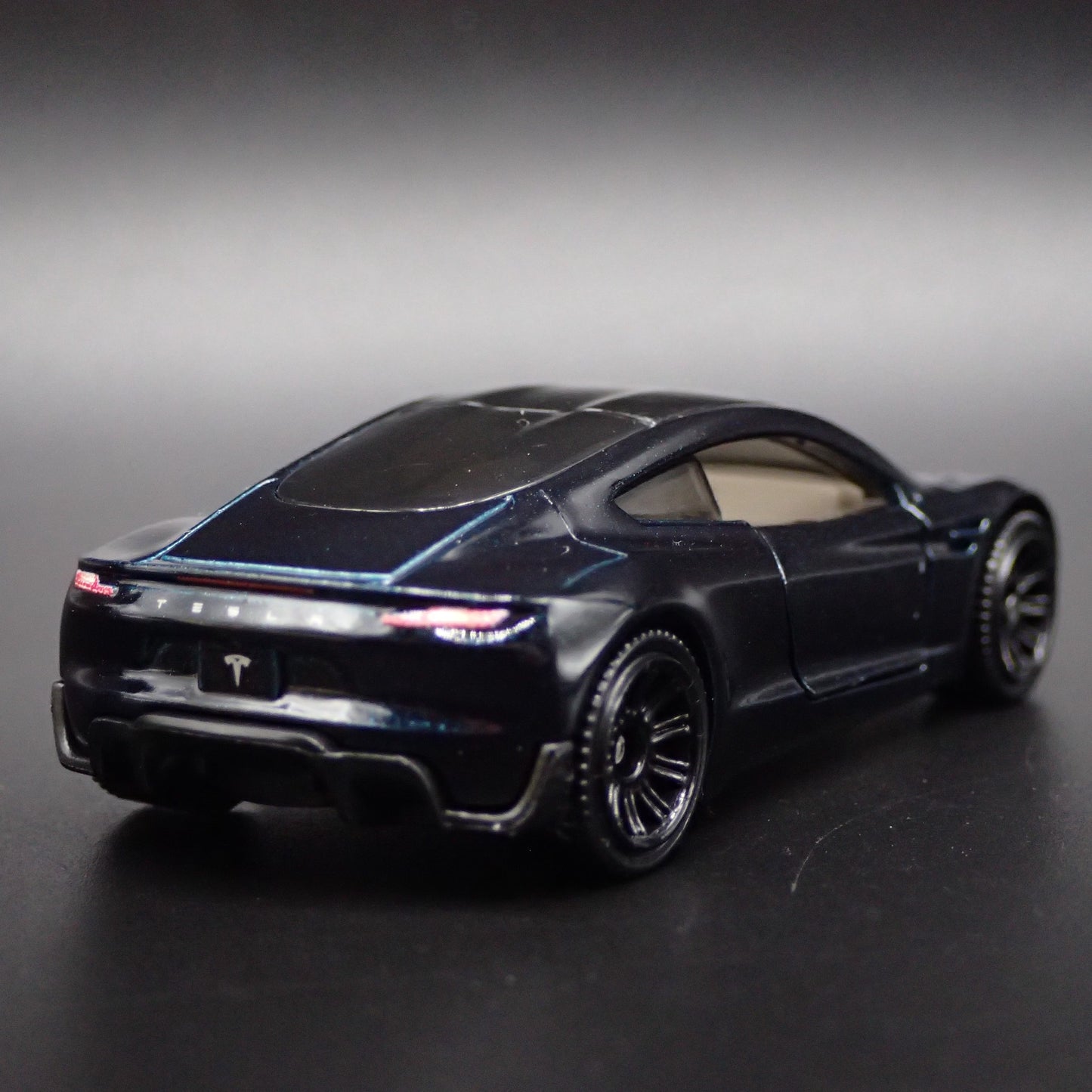 TESLA ROADSTER CONCEPT BLACK 1:64 SCALE COLLECTIBLE DIORAMA DIECAST MODEL CAR