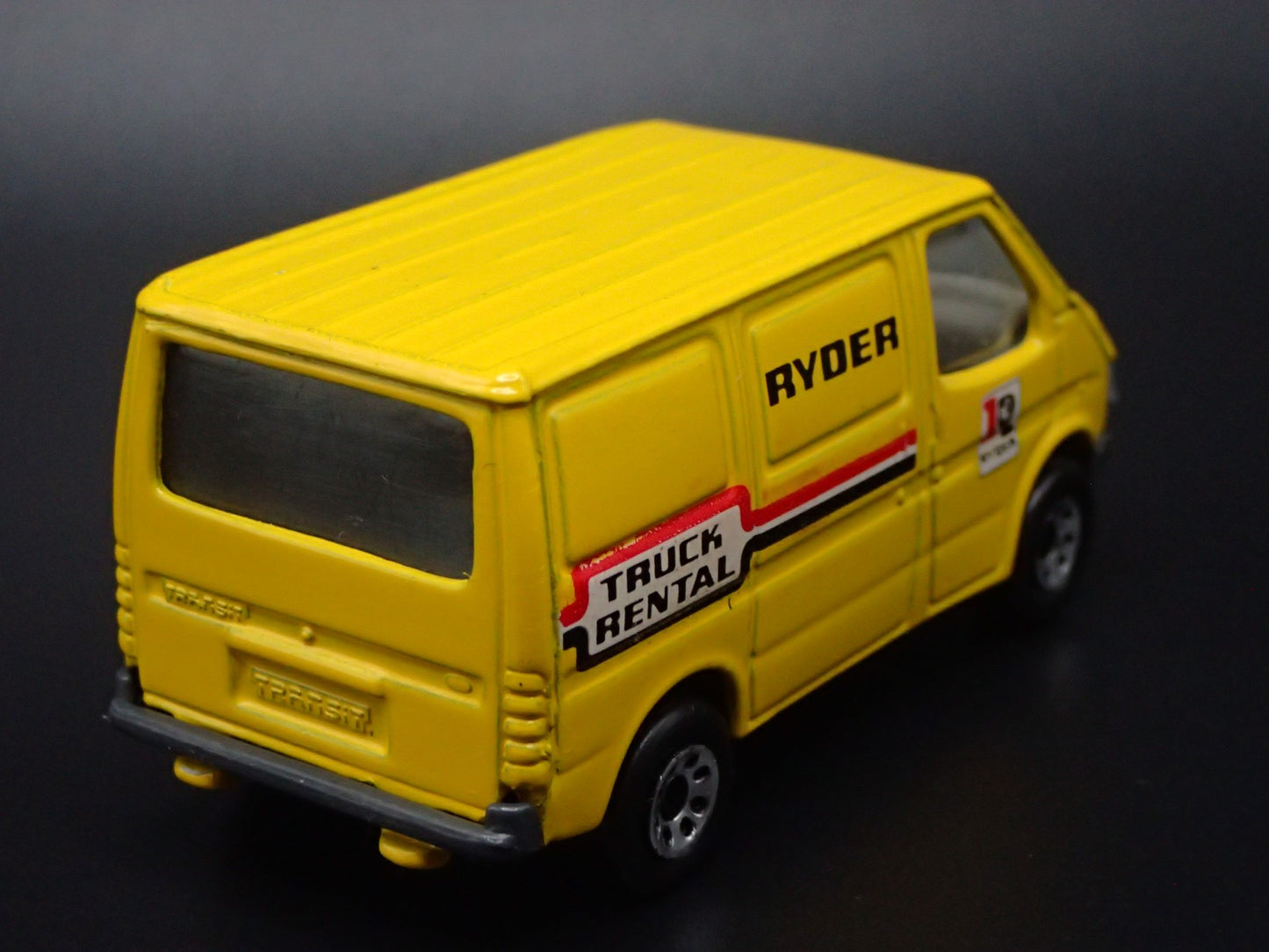 FORD TRANSIT VAN RYDER RENTAL TRUCK YELLOW 1:64 SCALE DIORAMA DIECAST MODEL CAR