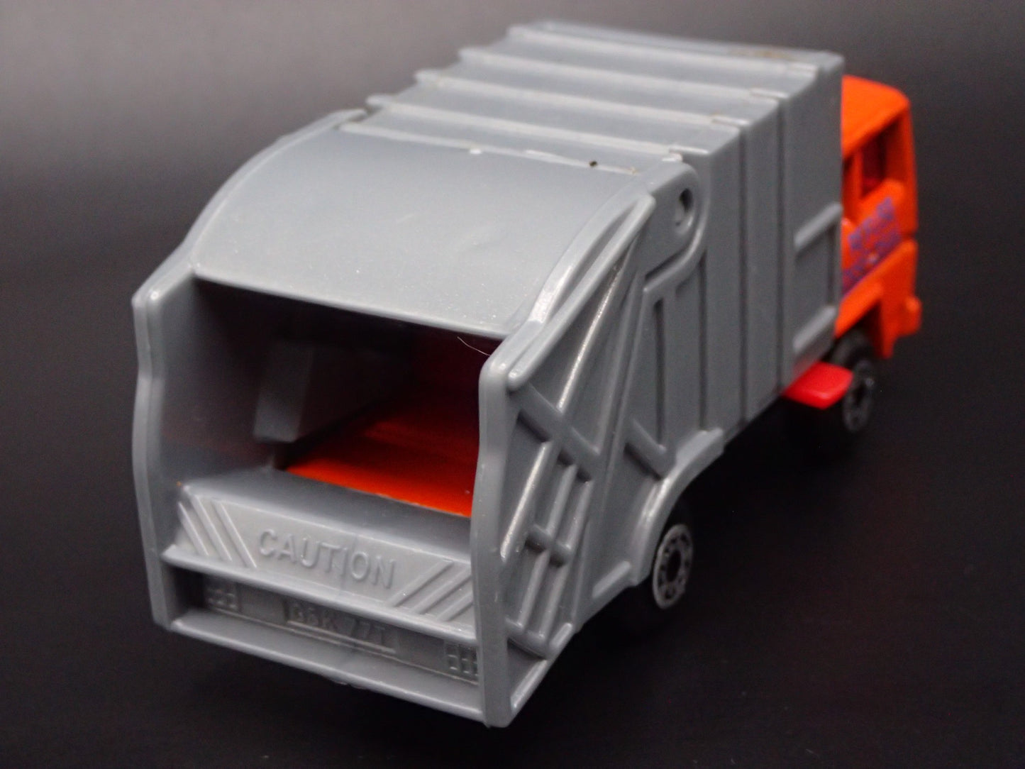 VINTAGE GARBAGE RECYCLING TRASH TRUCK 1/64 MB SCALE DIORAMA DIECAST MODEL CAR