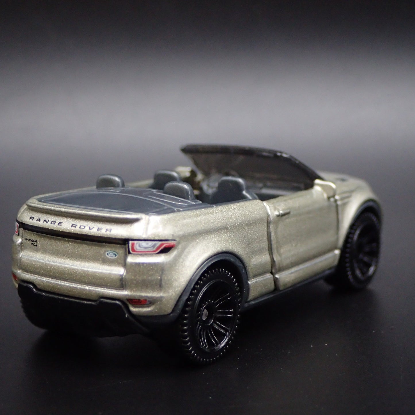 2017-2018 RANGE ROVER EVOQUE CONVERIBLE 1:64 SCALE DIORAMA DIECAST MODEL CAR