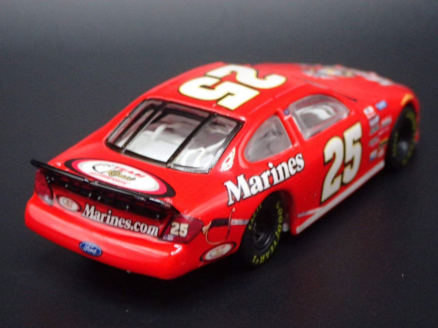 2002 02 FORD TAURUS #25 BOBBY HAMILTON JR MARINES NASCAR 1:64 SCALE DIECAST CAR