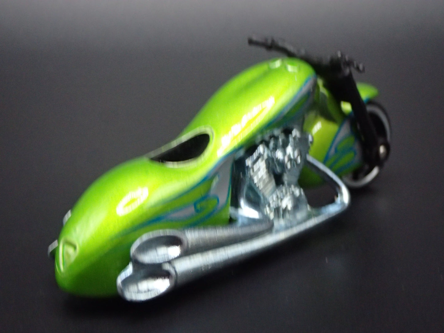 SCORCHIN SCOOTER MOTORCYCLE GREEN RARE 1:64 HW SCALE DIORAMA DIECAST MODEL CAR