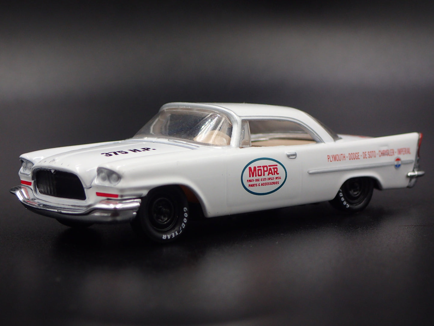 1957 57 CHRYSLER 300C MOPAR 1:64 SCALE COLLECTIBLE DIORAMA DIECAST MODEL CAR