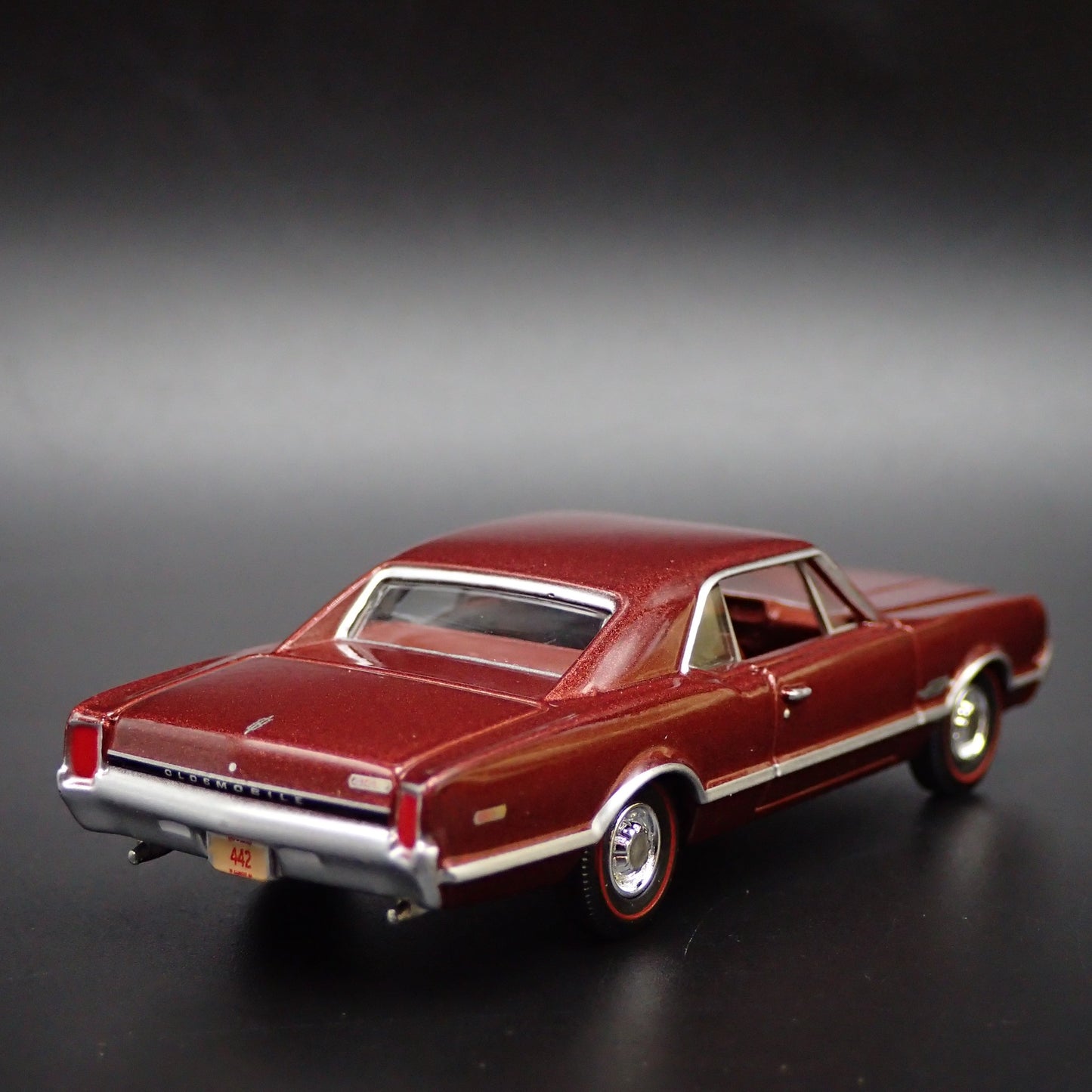 1966 66 OLDS OLDSMOBILE 442 1/64 SCALE COLLECTIBLE DIORAMA DIECAST MODEL CAR
