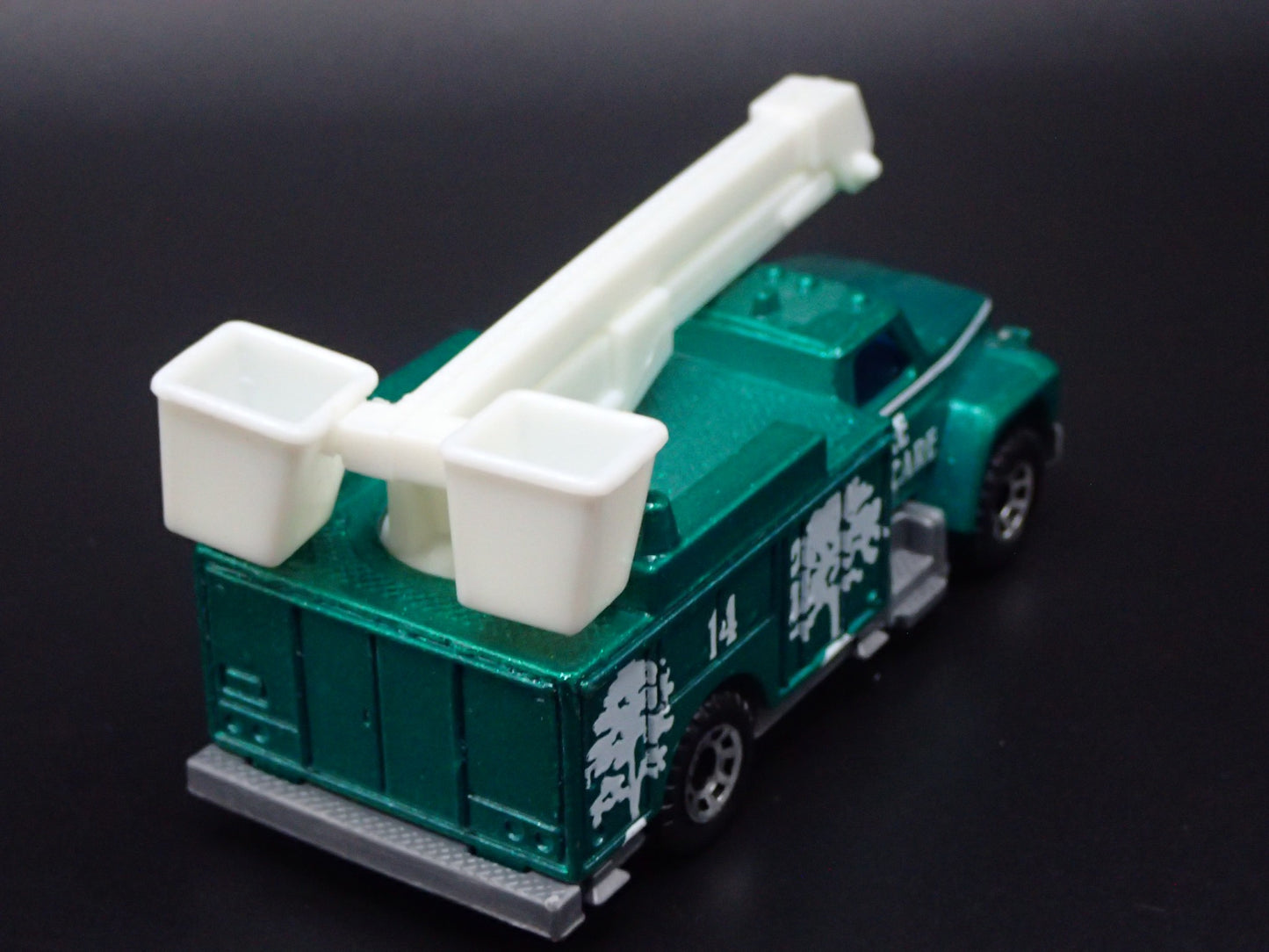 GMC UTILITY TRUCK TREE CARE PICKER GREEN 1:64 MB SCALE DIECAST MODEL CAR