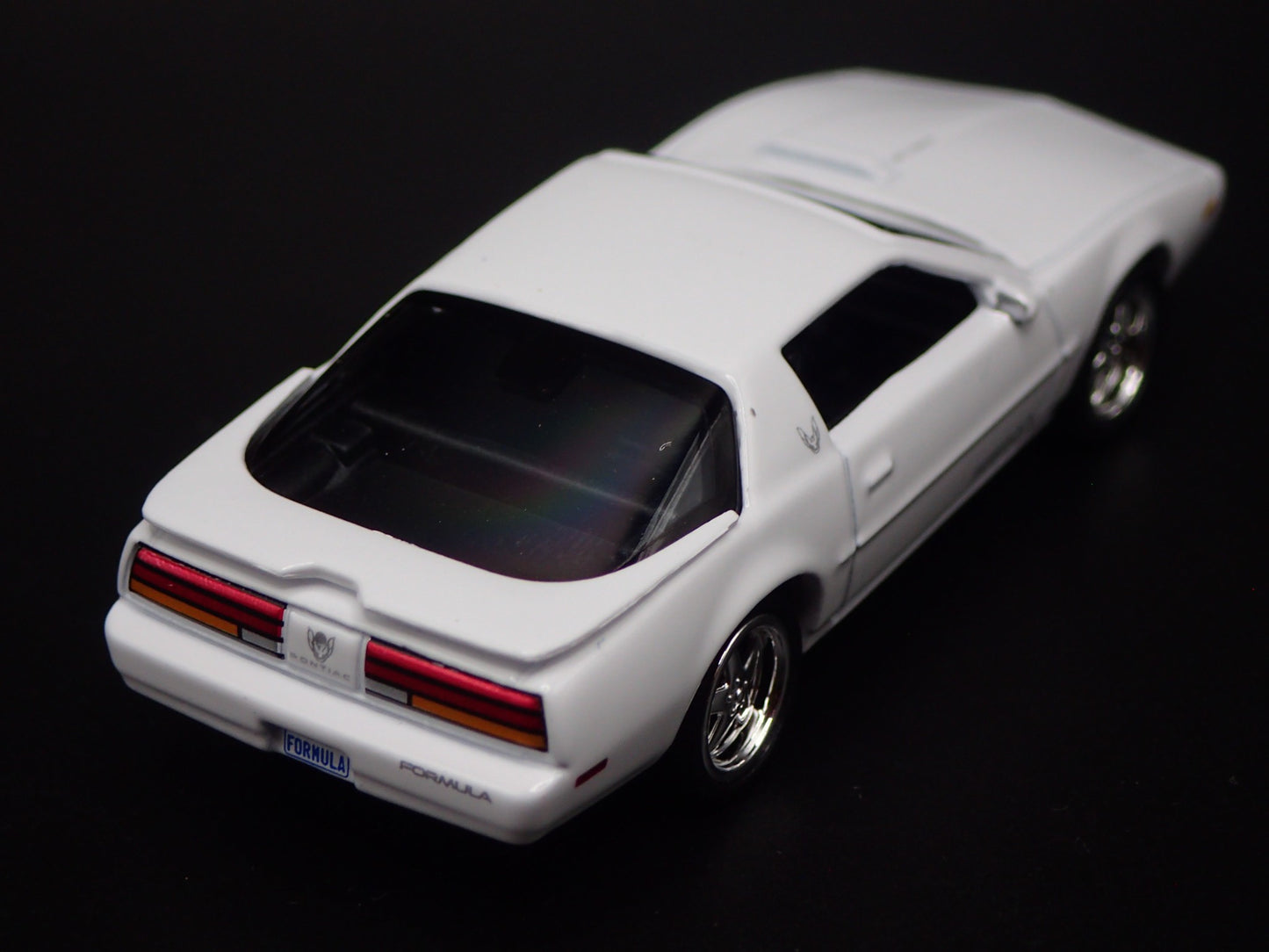 1992 92 PONTIAC FIREBIRD FORMULA WHITE 1:64 SCALE DIORAMA DIECAST MODEL CAR