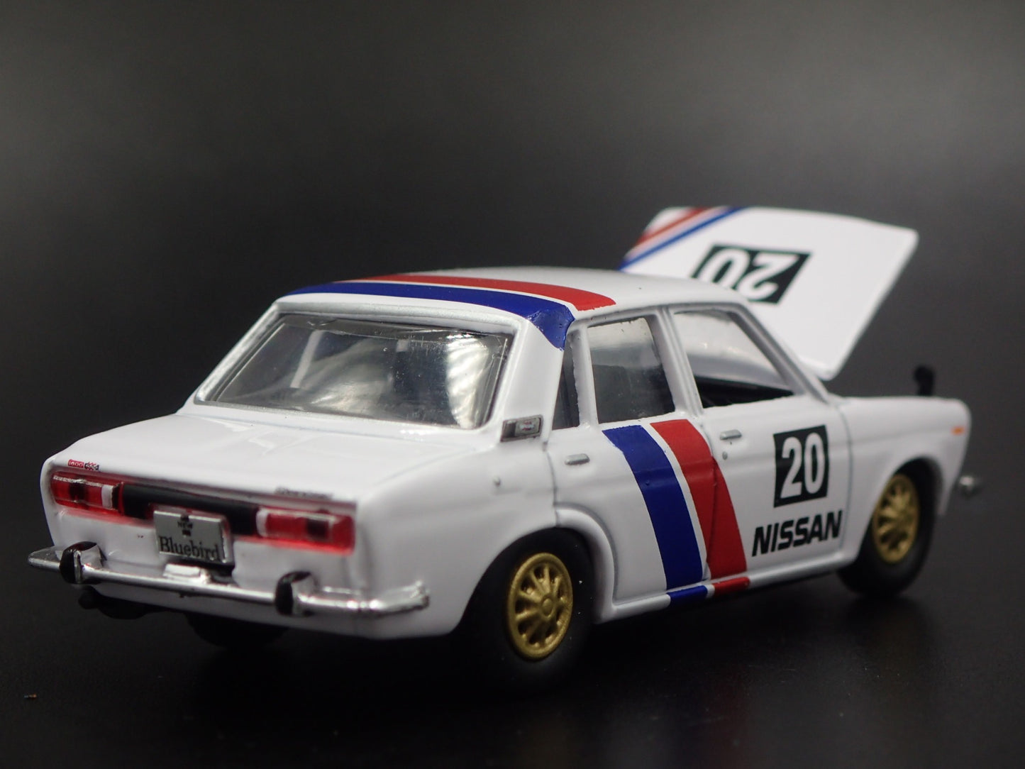 1967-1973 DATSUN BLUEBIRD 1600 SSS FOUR DOOR WHITE 1:64 SCALE DIECAST MODEL CAR