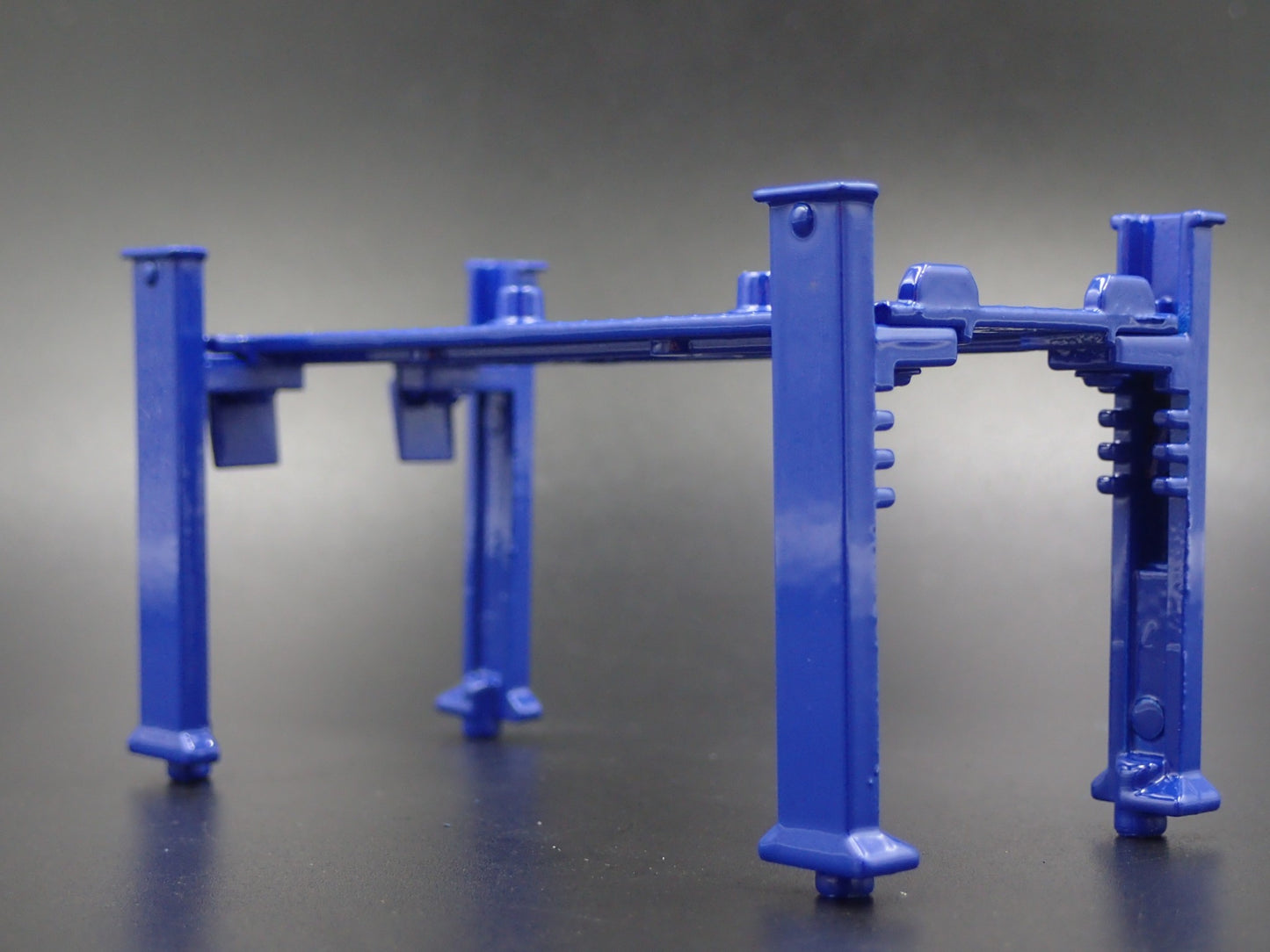 NISSAN 1:64 SCALE AUTO SHOP MECHANIC GARAGE 4 POST CAR LIFT DIORAMA DIECAST PROP