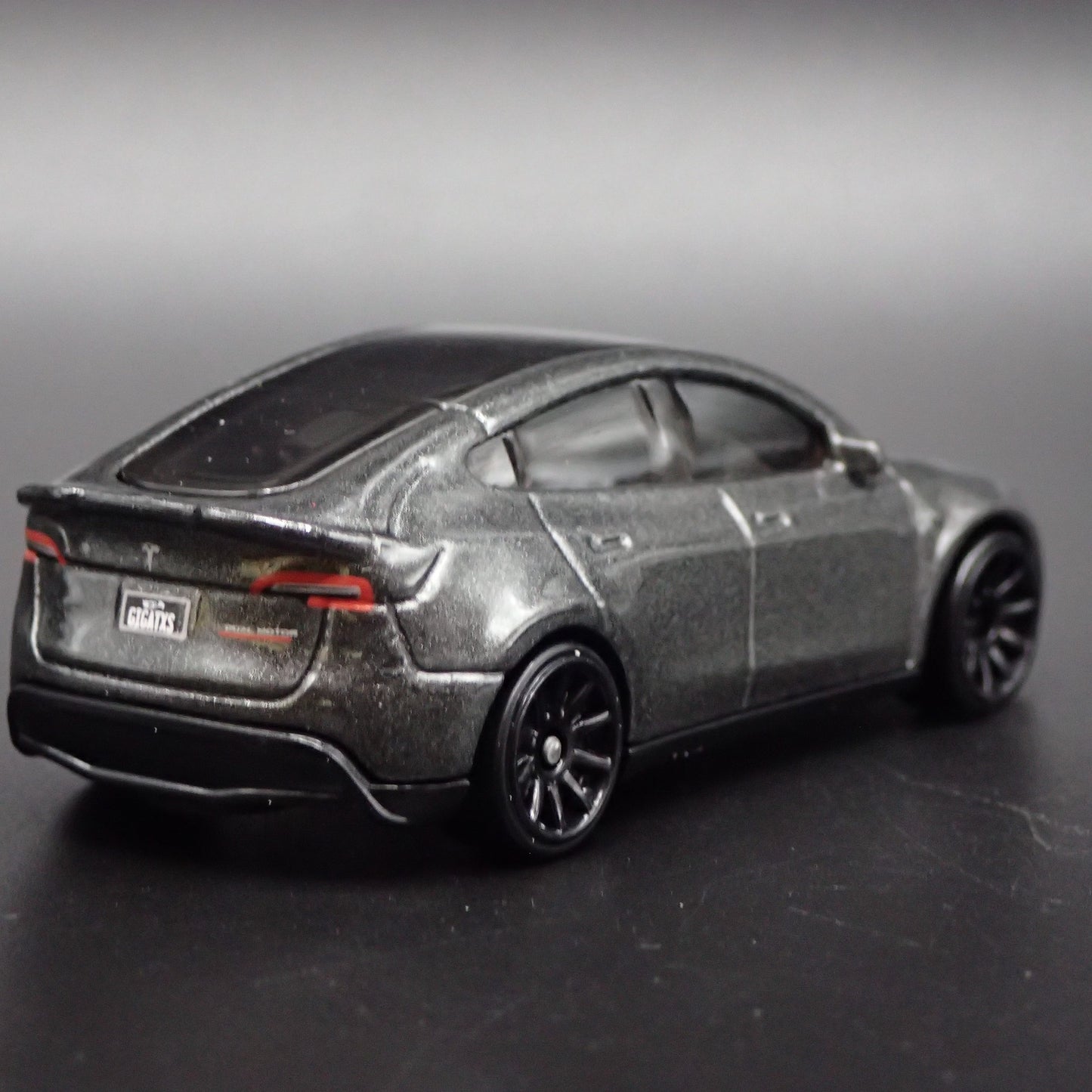 2020-2025 TESLA MODEL Y SUV 1:64 SCALE COLLECTIBLE DIORAMA DIECAST MODEL CAR