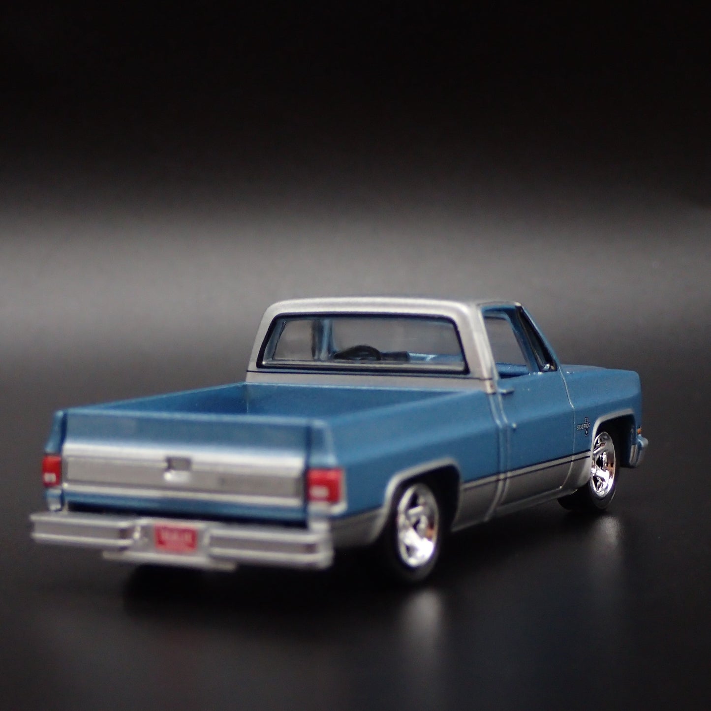 1985 85 CHEVROLET SILVERADO PICKUP TRUCK SQUAREBODY 1/64 SCALE DIECAST MODEL CAR