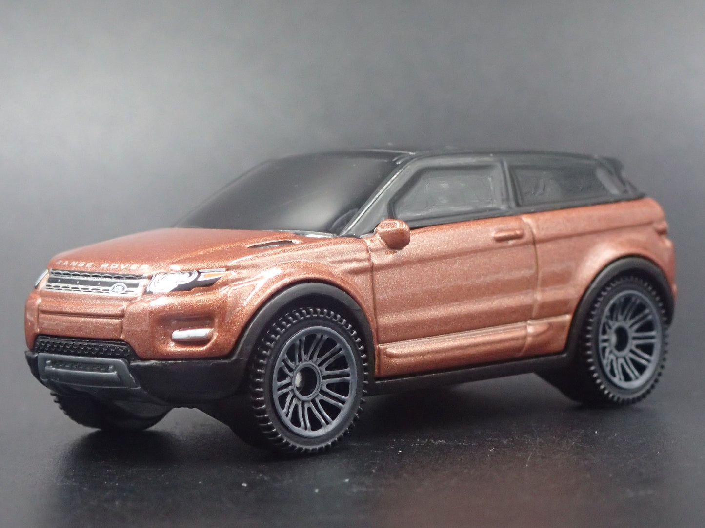 2012-2018 RANGE ROVER EVOQUE 1:64 SCALE COLLECTIBLE DIORAMA DIECAST MODEL CAR