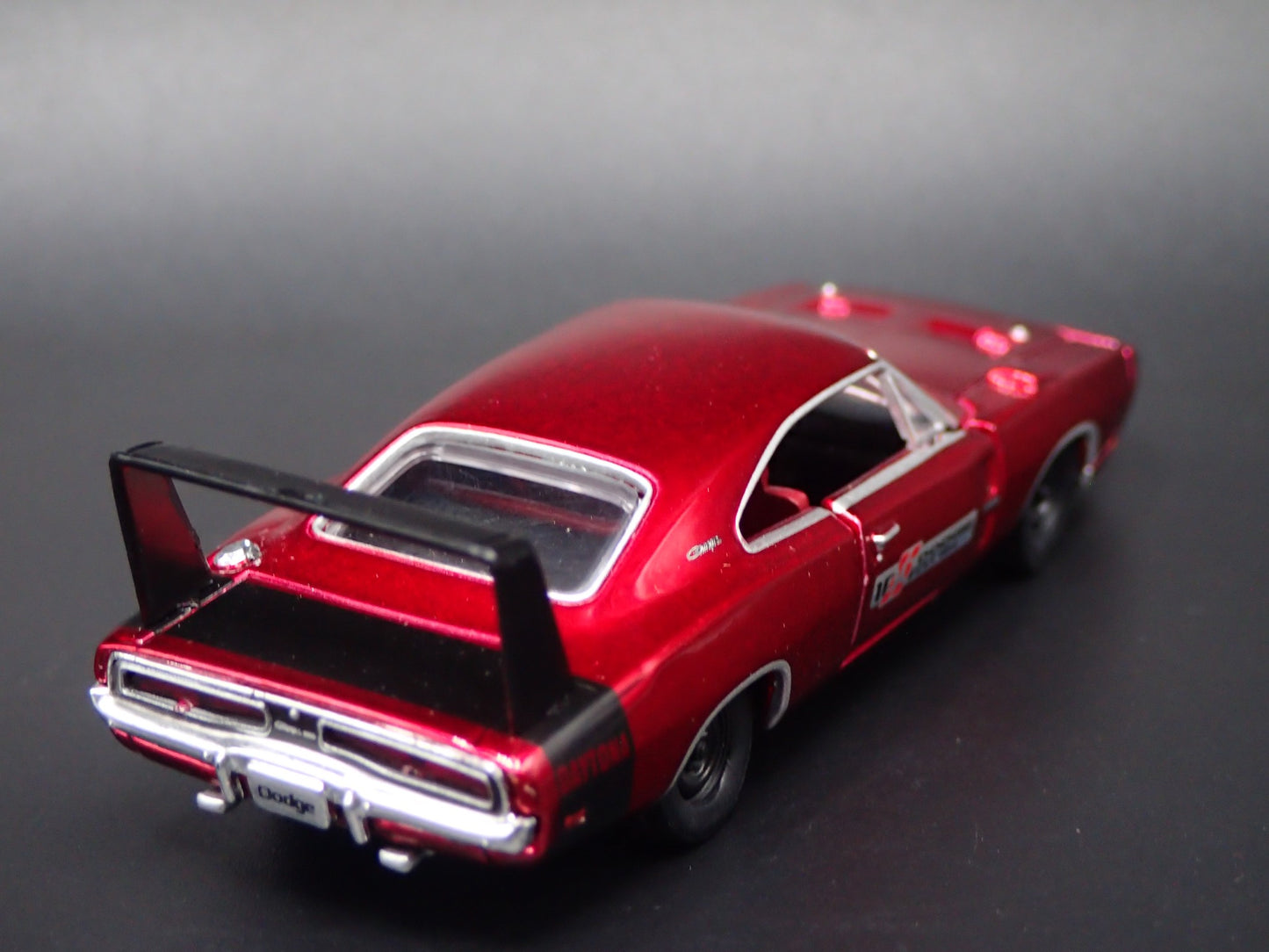 1969 69 DODGE CHARGER DAYTONA 1:64 SCALE COLLECTIBLE DIORAMA DIECAST MODEL CAR