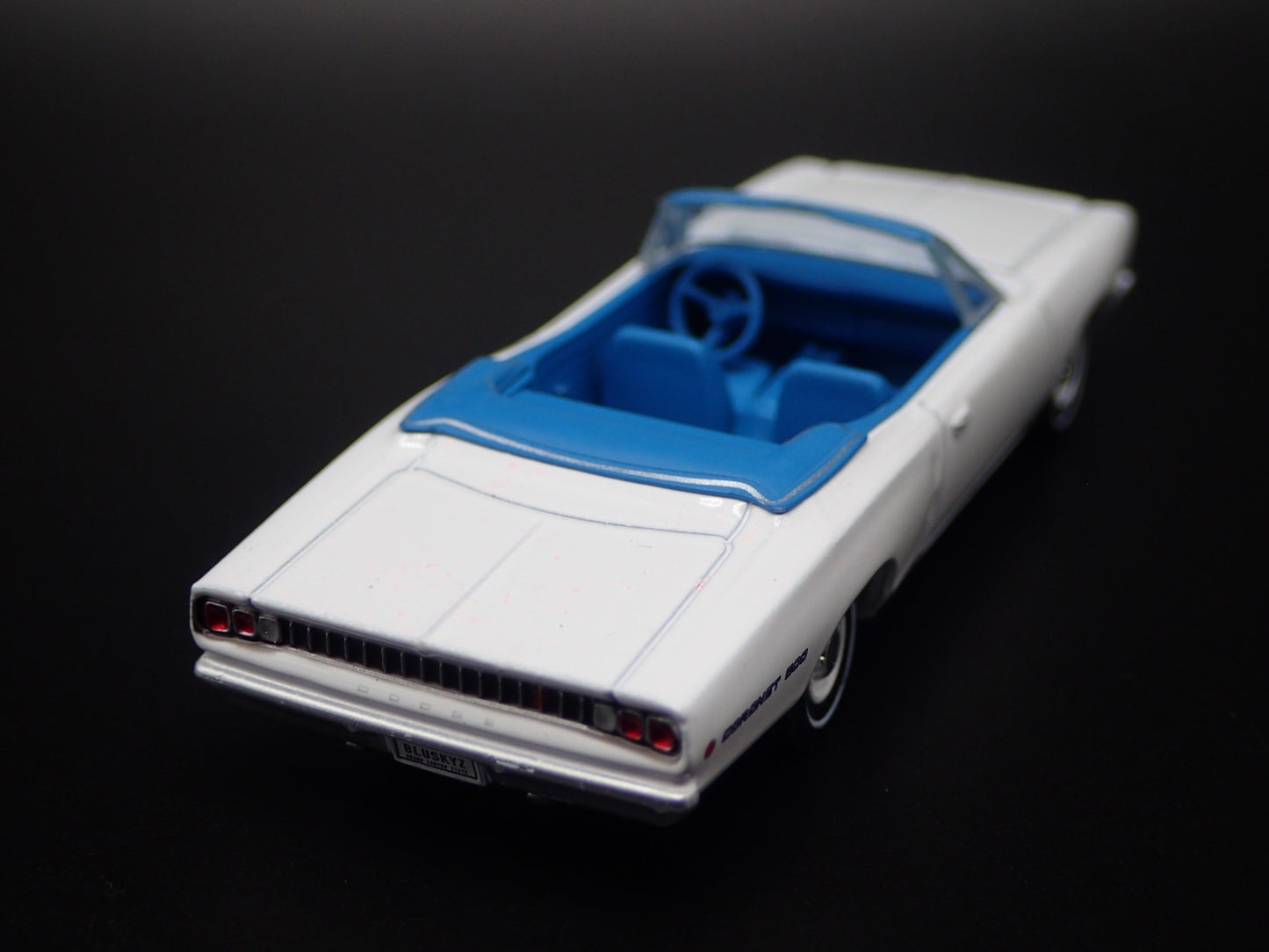 1968 68 DODGE CORONET 500 CONVERTIBLE WHITE 1:64 SCALE DIORAMA DIECAST MODEL CAR