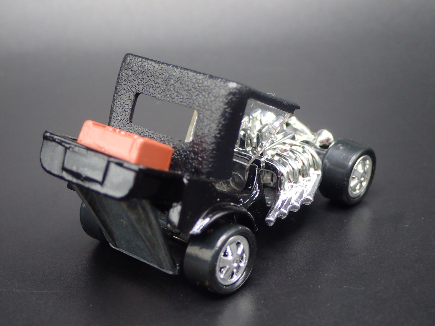 FORD ROADSTER CUSTOM HOT ROD TNT BLACK 1:64 SCALE DIORAMA DIECAST MODEL CAR