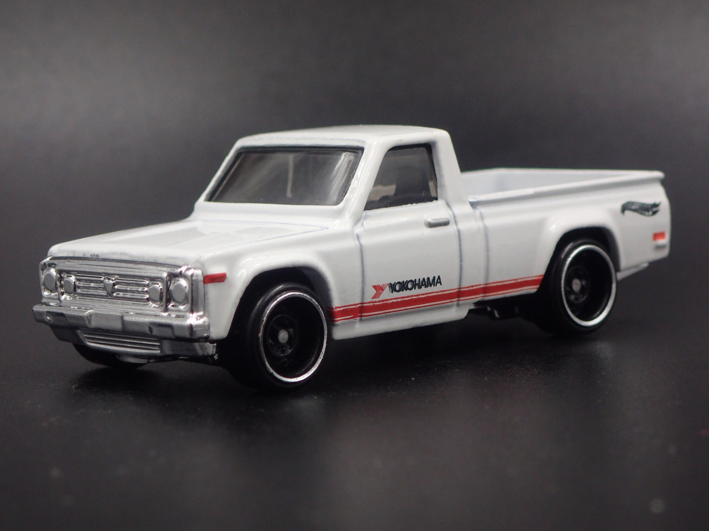1974-1977 MAZDA REPU PICKUP TRUCK YOKOHAMA 1:64 SCALE DIORAMA DIECAST MODEL CAR