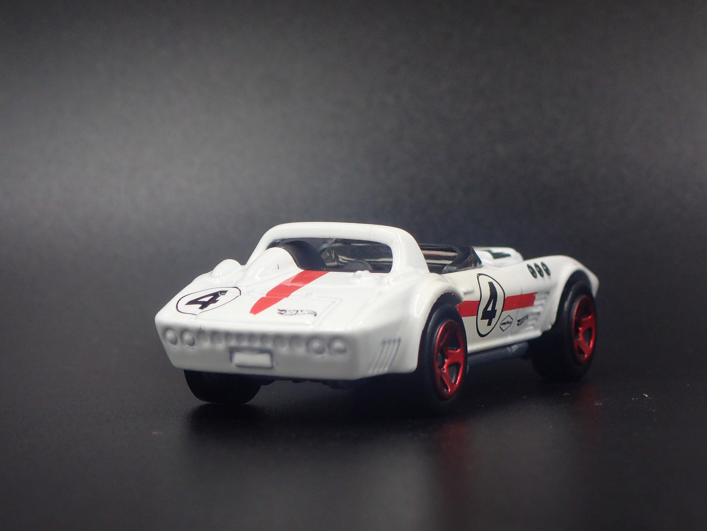 1963 CHEVY CHEVROLET CORVETTE GRAND SPORT ROADSTER 1/64 SCALE DIECAST MODEL CAR