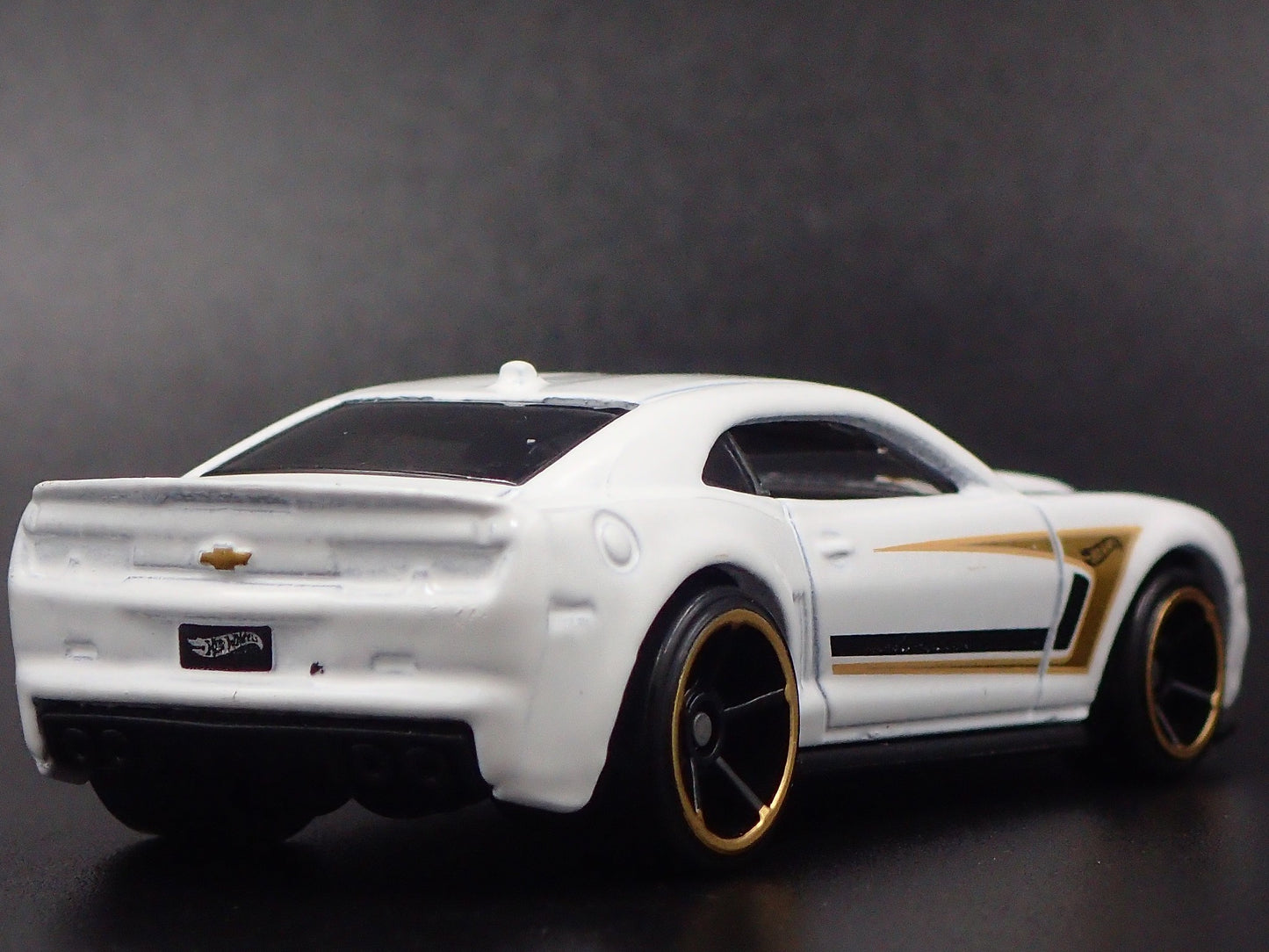 2010-2015 CHEVY CHEVROLET CAMARO WHITE 1:64 SCALE DIORAMA DIECAST MODEL CAR