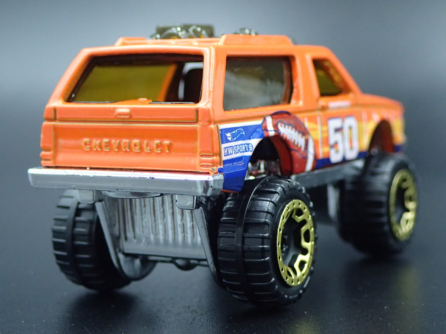 1982-1994 CHEVY CHEVROLET BLAZER 4X4 ORANGE 1:64 SCALE DIORAMA DIECAST MODEL CAR