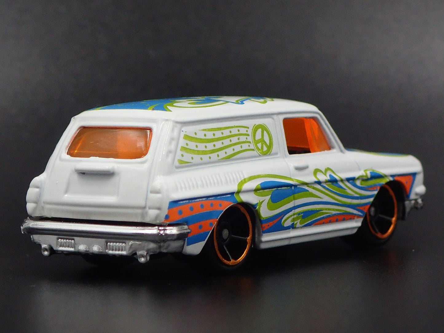 1961-1973 VW VOLKSWAGEN SQUAREBACK HIPPY 1:64 SCALE DIORAMA DIECAST MODEL CAR