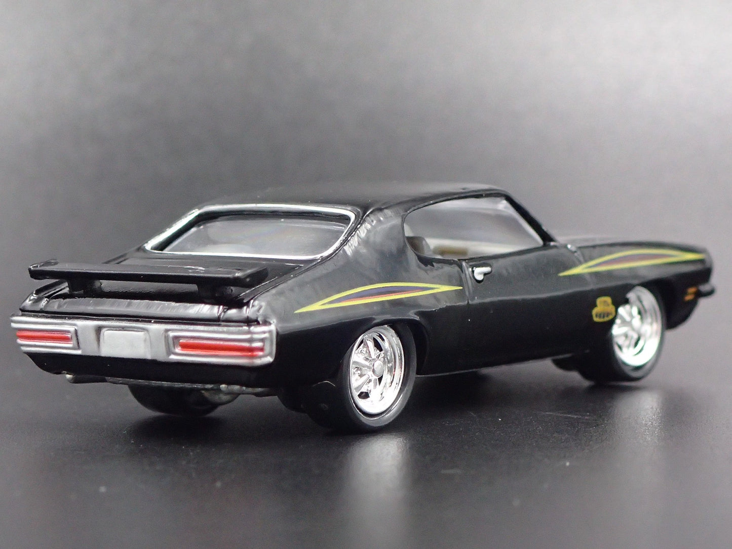 1971 71 PONTIAC GTO JUDGE BLACK 1/64 SCALE COLLECTIBLE DIORAMA DIECAST MODEL CAR