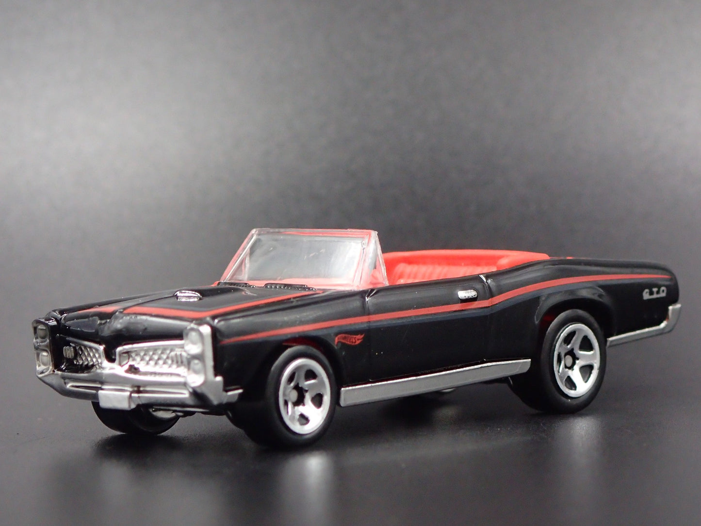 1967 67 PONTIAC GTO CONVERTIBLE 1:64 SCALE COLLECTIBLE DIORAMA DIECAST MODEL CAR