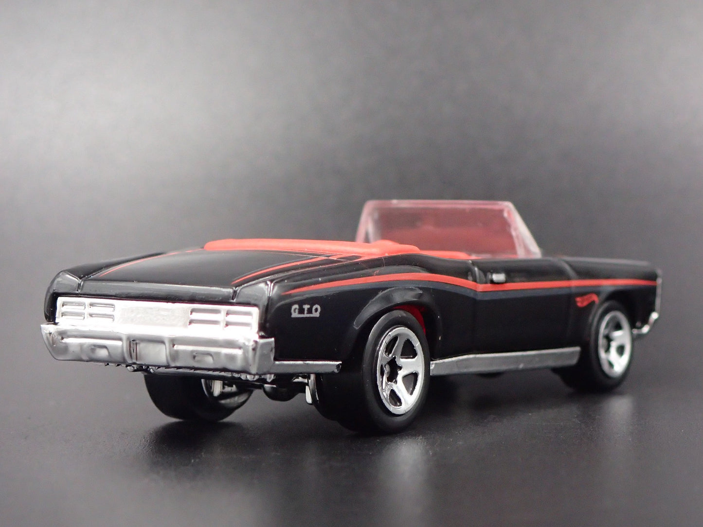 1967 67 PONTIAC GTO CONVERTIBLE 1:64 SCALE COLLECTIBLE DIORAMA DIECAST MODEL CAR