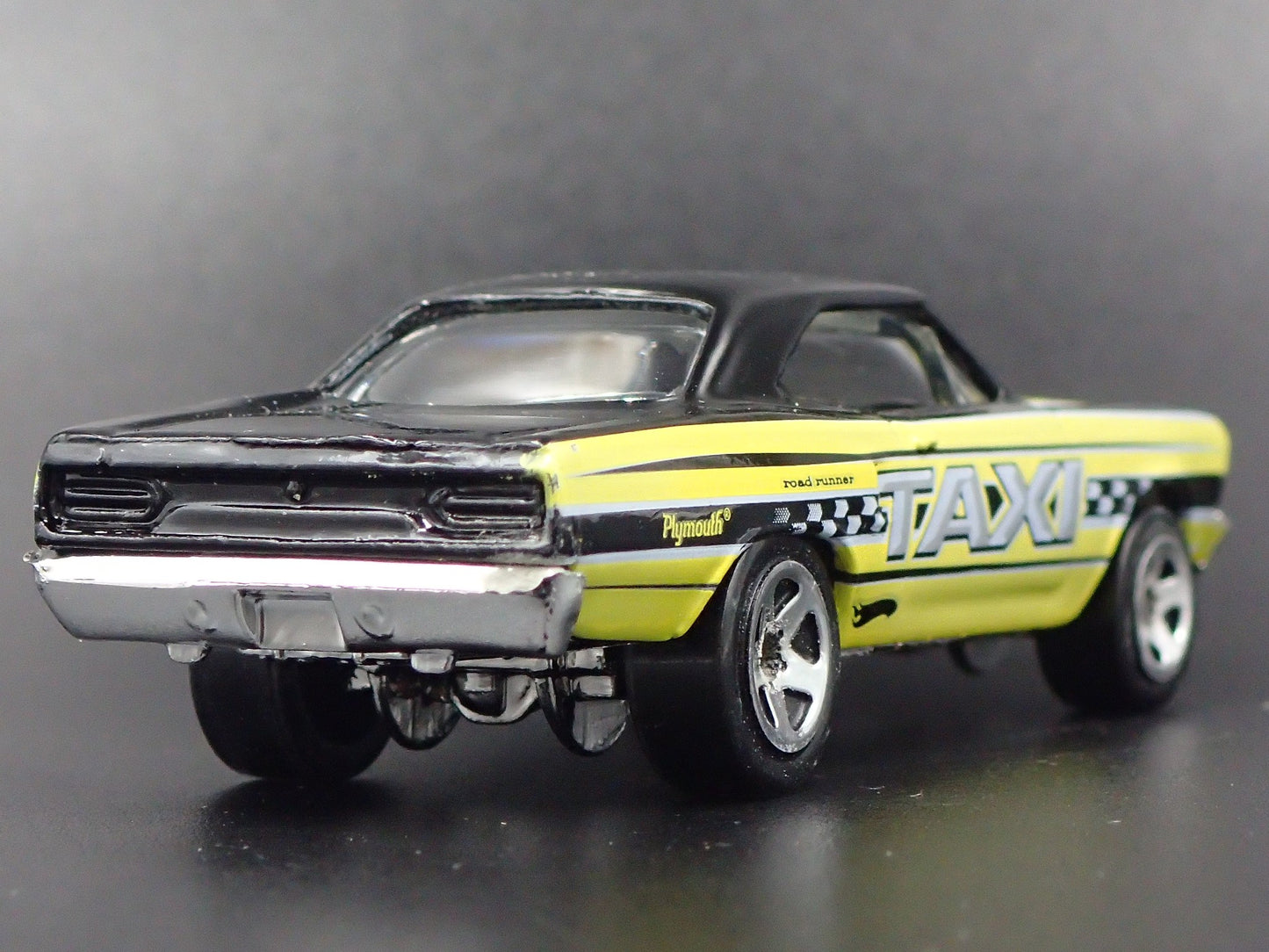 1970 70 PLYMOUTH ROAD RUNNER TAXI 1:64 SCALE DIORAMA DIECAST MODEL CAR