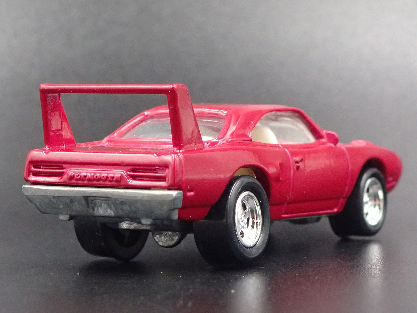 1970 70 PLYMOUTH SUPERBIRD RARE 1:64 SCALE COLLECTIBLE DIORAMA DIECAST MODEL CAR