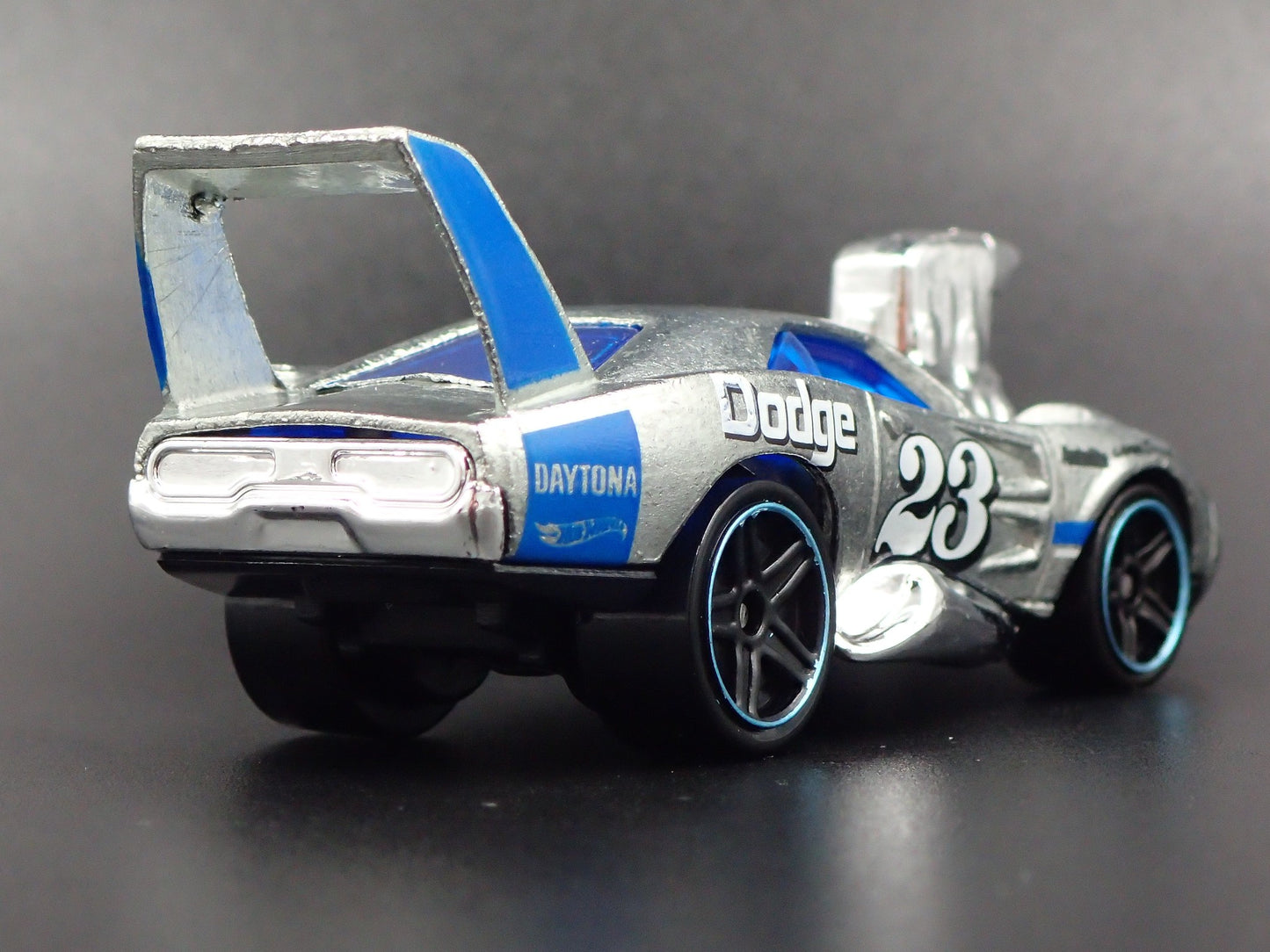 1969 69 DODGE CHARGER DAYTONA 1:64 SCALE COLLECTIBLE DIORAMA DIECAST MODEL CAR