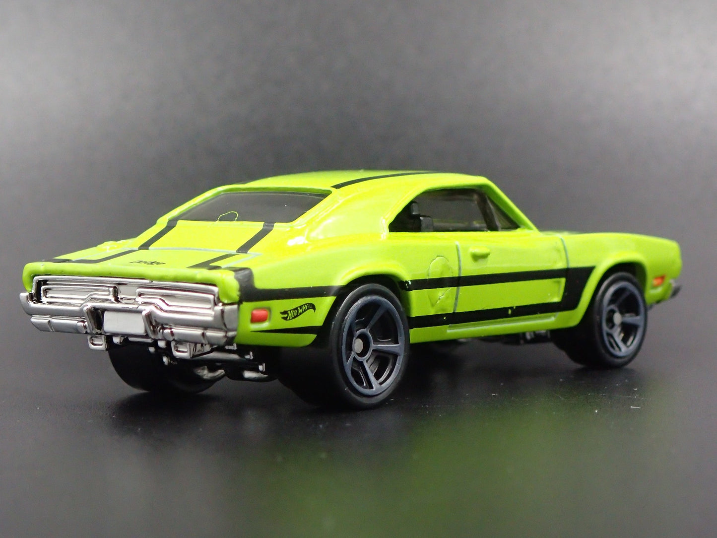 1969 69 DODGE CHARGER 500 GREEN 1:64 SCALE COLLECTIBLE DIORAMA DIECAST MODEL CAR