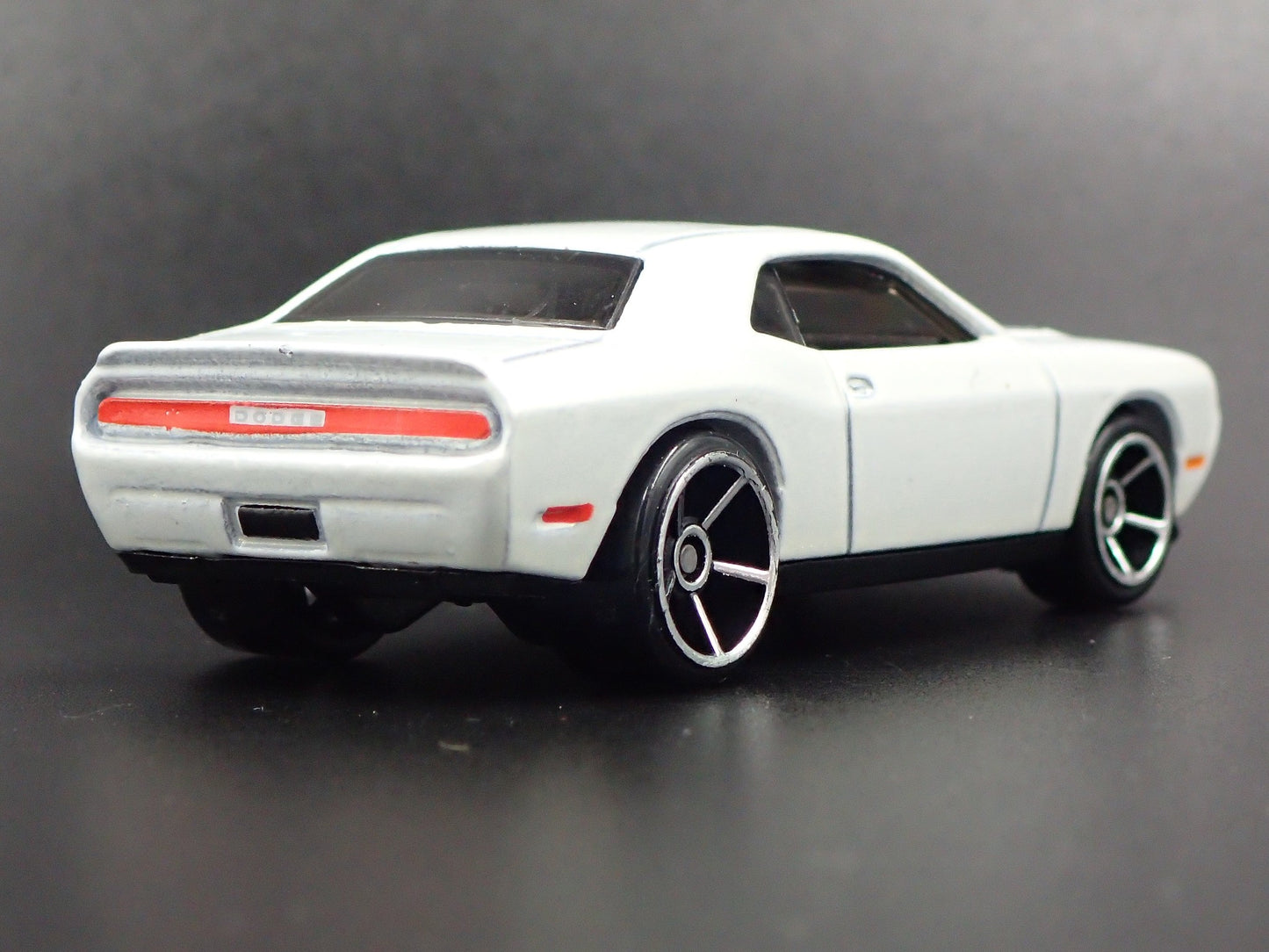 2008-2014 DODGE CHALLENGER SRT8 WHITE 1/64 SCALE DIORAMA DIECAST MODEL CAR