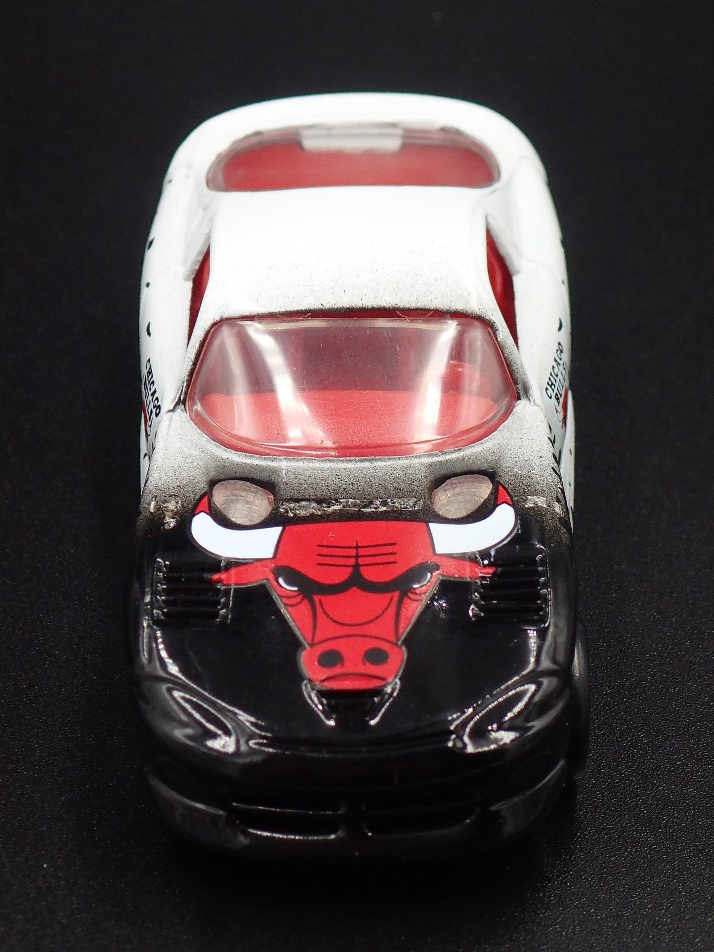 1996-2002 DODGE VIPER GTS CHICAGO BULLS NBA 1:64 SCALE DIORAMA DIECAST MODEL CAR
