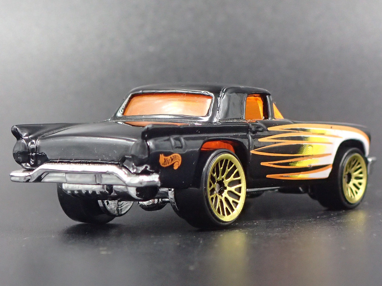 1957 57 FORD THUNDERBIRD TBIRD 1:64 SCALE COLLECTIBLE DIORAMA DIECAST MODEL CAR