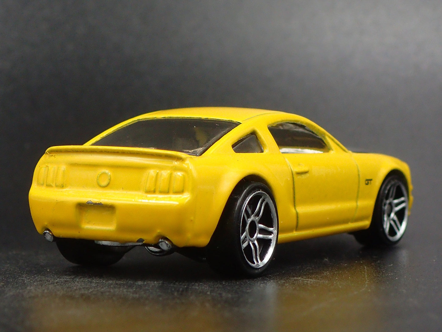 2005-2009 FORD MUSTANG GT YELLOW 1:64 SCALE COLLECTIBLE DIECAST MODEL CAR