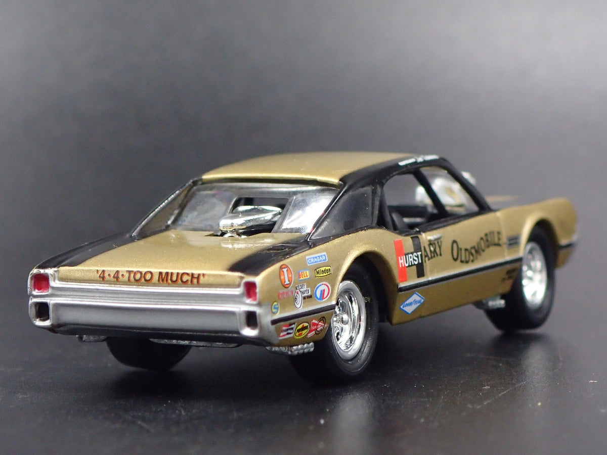 1967 67 OLDS OLDSMOBILE HURST HAIRY GOLD 1:64 SCALE DIORAMA DIECAST MODEL CAR